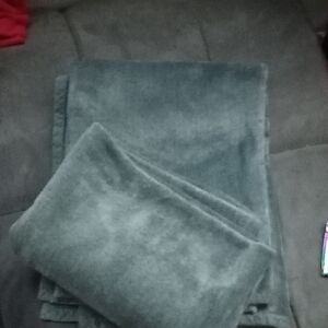 Soft Gray Blanket Set